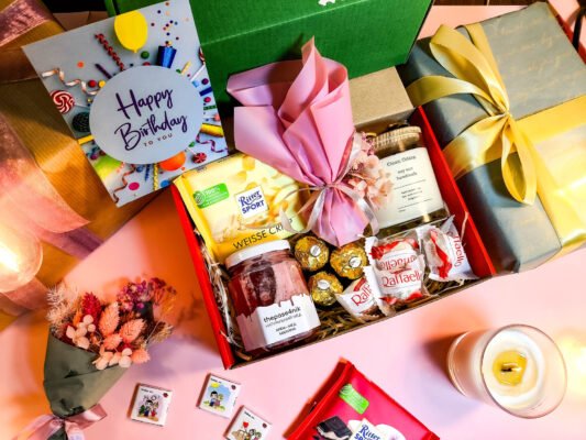 Ідеї подарунків для дівчини на день народження: найкращі варіанти