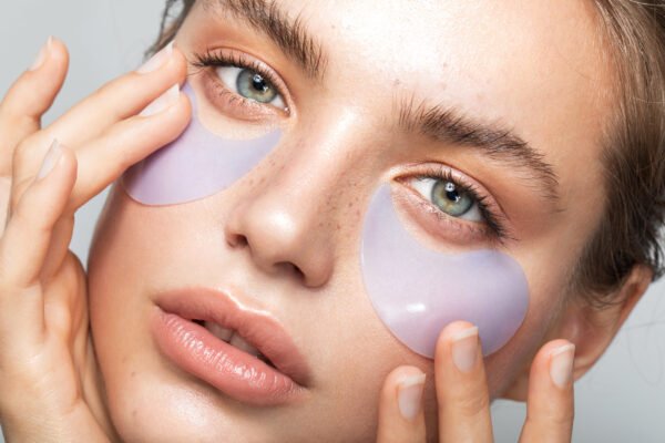 Патчі під очі: як позбутися темних кіл та освіжити погляд