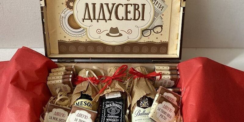 Що подарувати дідусю на день народження: найкращі ідеї та поради
