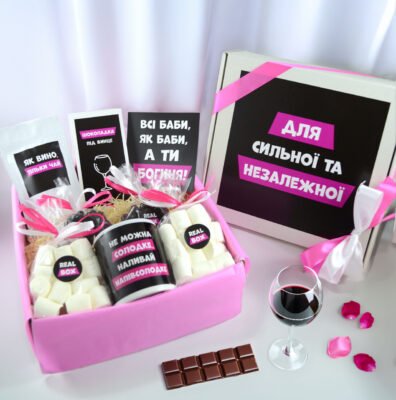 «Що подарувати подрузі на день народження: ідеї подарунків для всіх»