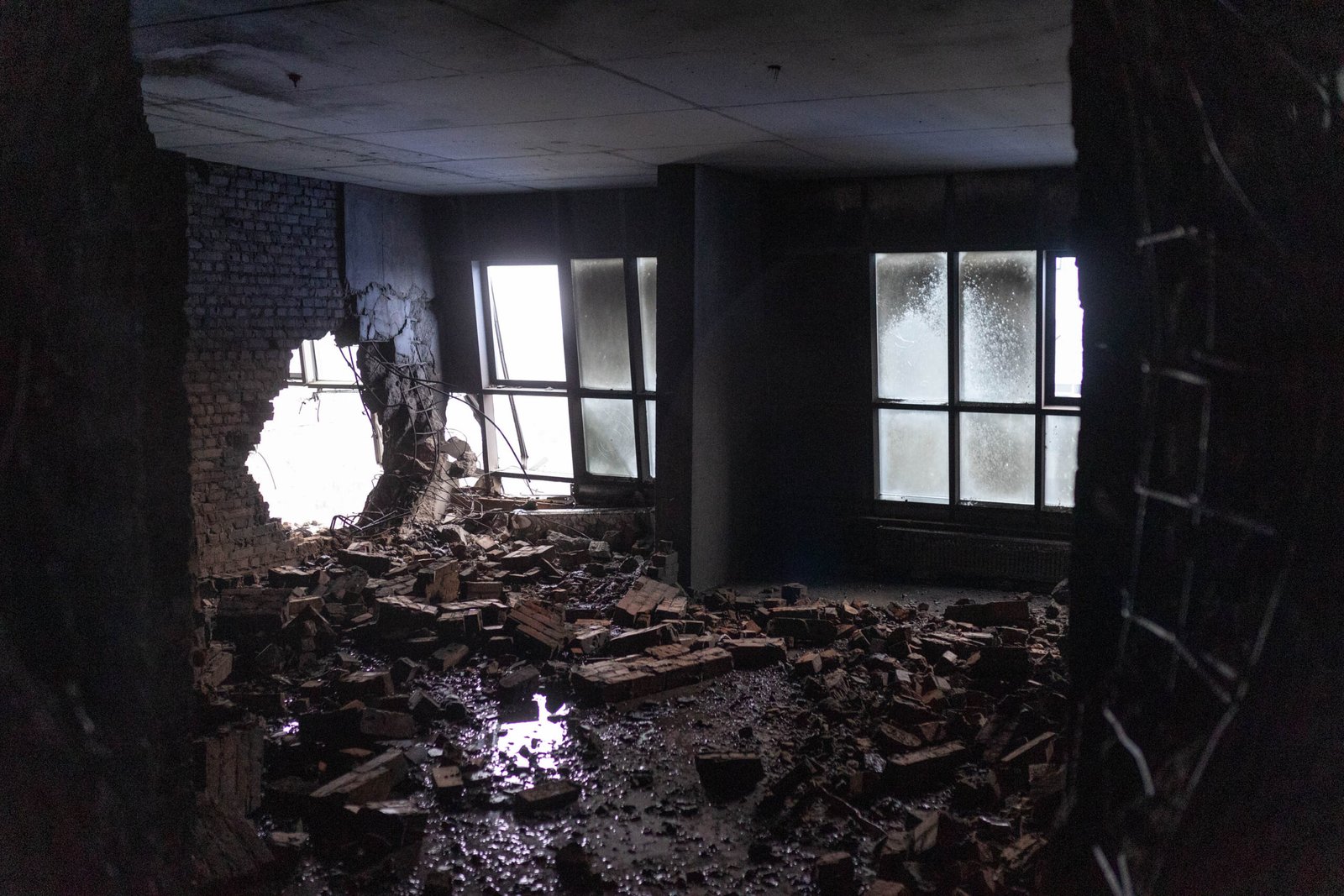 Опинились під завалами: що робити