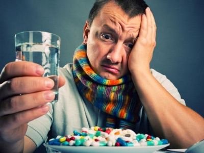 Новорічні свята - час родинних зустрічей і звичайно, щедрих столів. Та  разом з олів’є, м’ясними стравами й солодощами зростає і навантаження на  організм. Лікарі попереджають: переїдання та поєднання ...