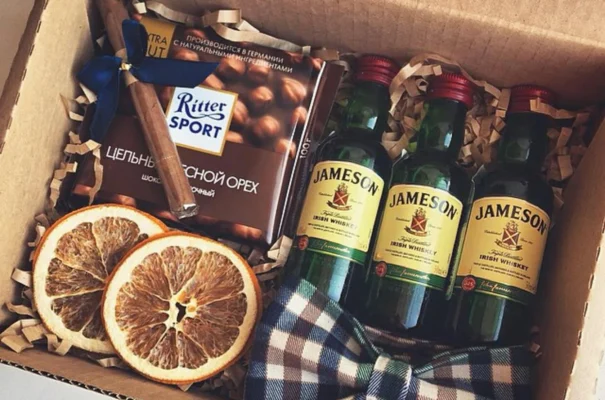 Топ-10 найкращих подарунків для чоловіків на день народження 2023 року