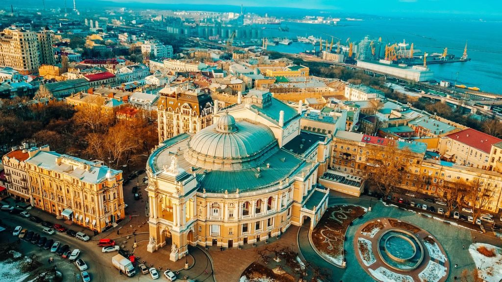 Дніпро Одеса відстань на машині, поїзді: час у дорозі