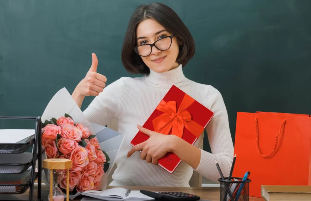 Привітання з днем народження вчителю: креативні, зворушливі, смішні