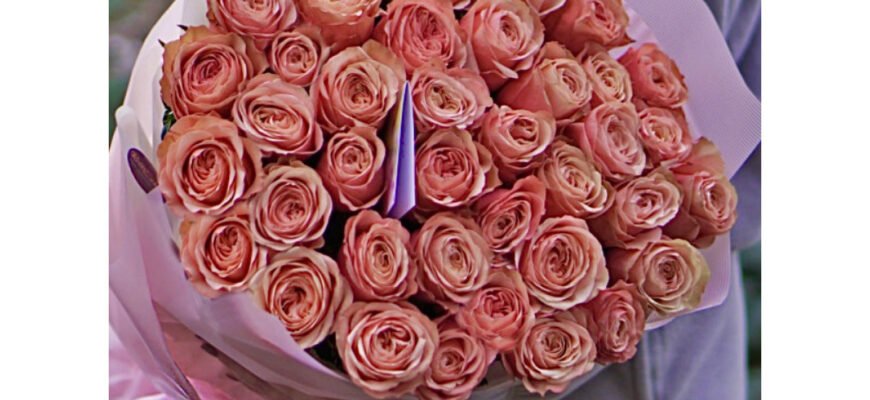 Як найкраще підписати фото з квітами від коханого: поради та приклади