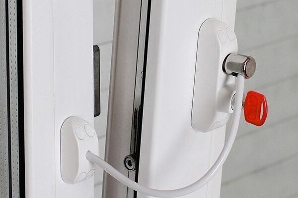 Захист від дітей на вікна: ефективні засоби для безпеки дому