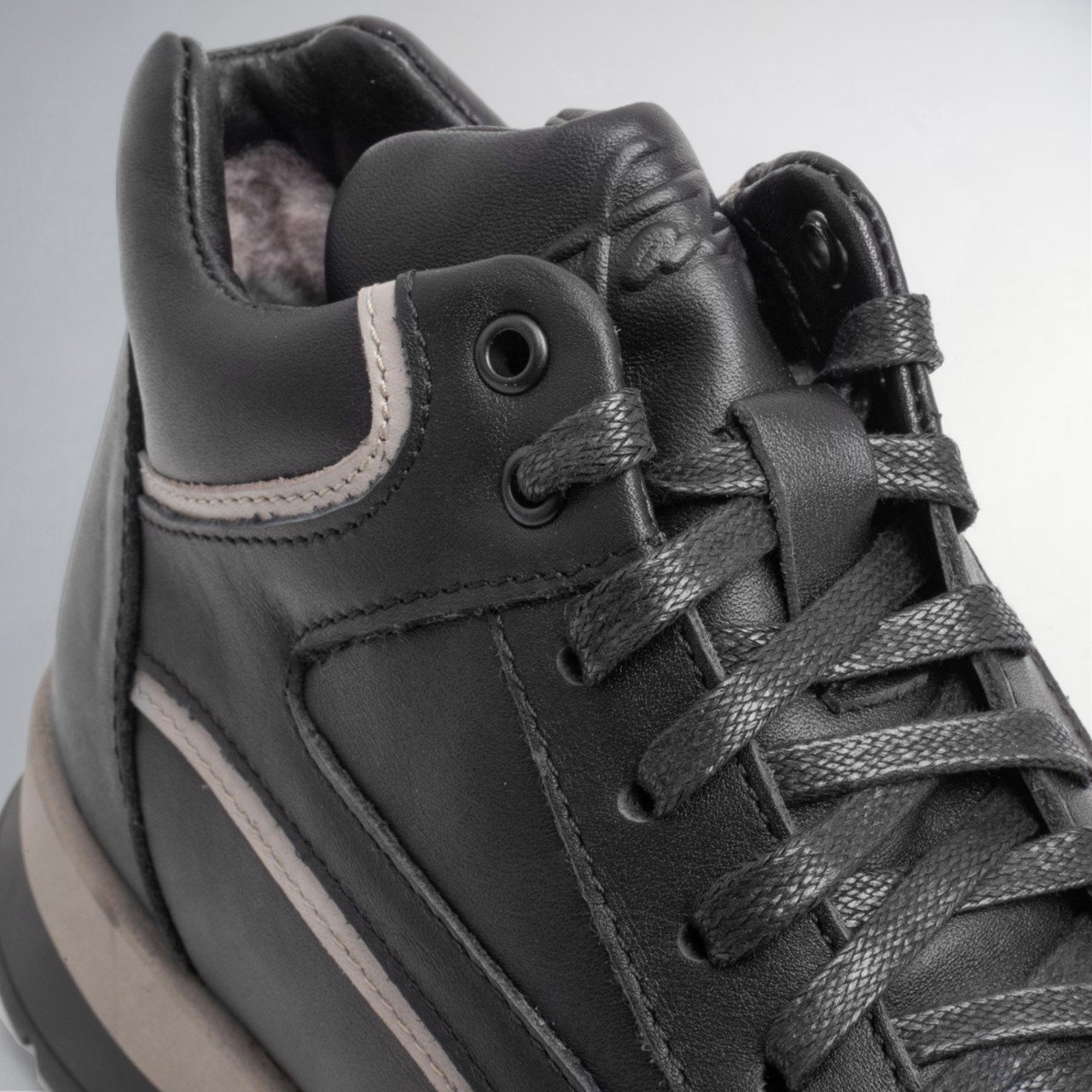 Купити Черевики на овчині жіночі зимові шкіряні чорного кольору ...