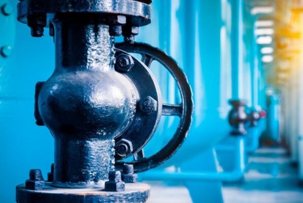 Как выбрать трубопроводную арматуру для воды: материалы и способы присоединения
