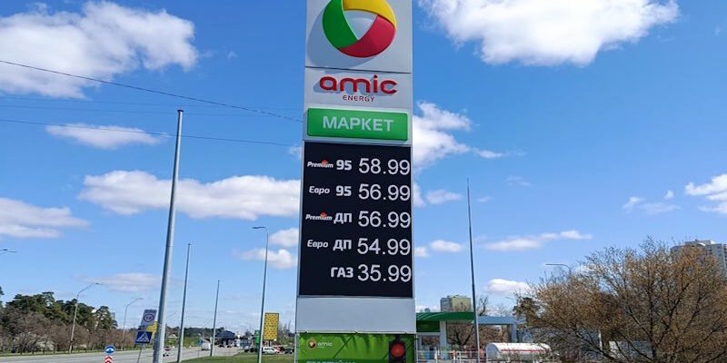 Стели для АЗС: як збільшити потік клієнтів завдяки помітному оформленню
