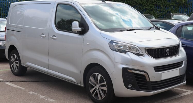 Розборка Peugeot Expert: б/у деталі для ремонту робочого фургона